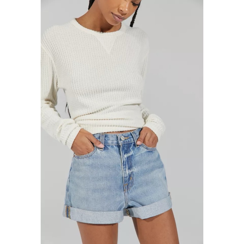 Urban Outfitters BDG Mom High-Rise Shorts - Light Wash